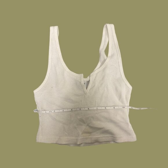 🤍 TNA White Notch-Neck Ribbed Crop Tank Top (Size S) - Picture 3 of 7